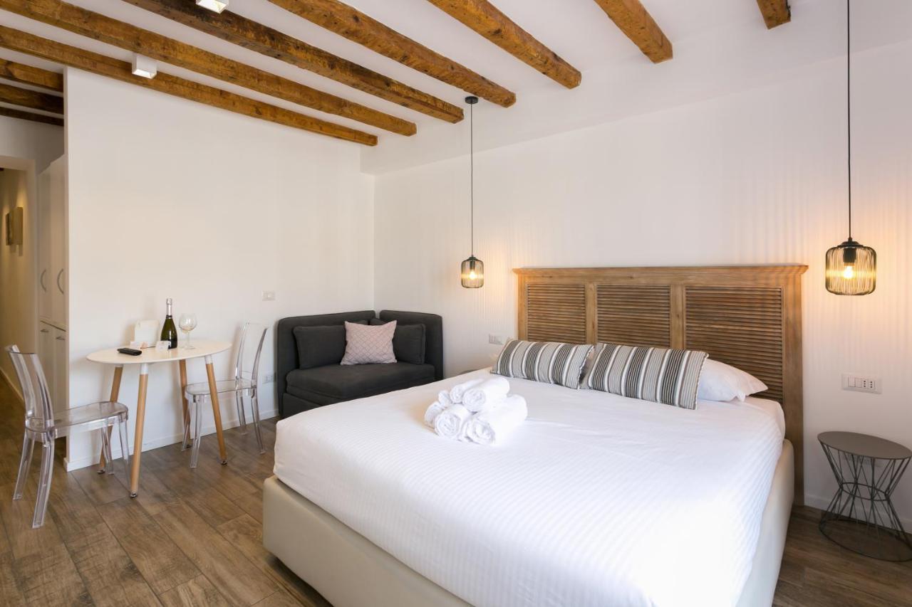 Navigli - Vigevano 45 & Casale 3A Studios Milánó Szoba fotó